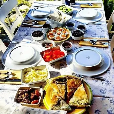 Casa Di Ada بيت ضيافة Ayvalı